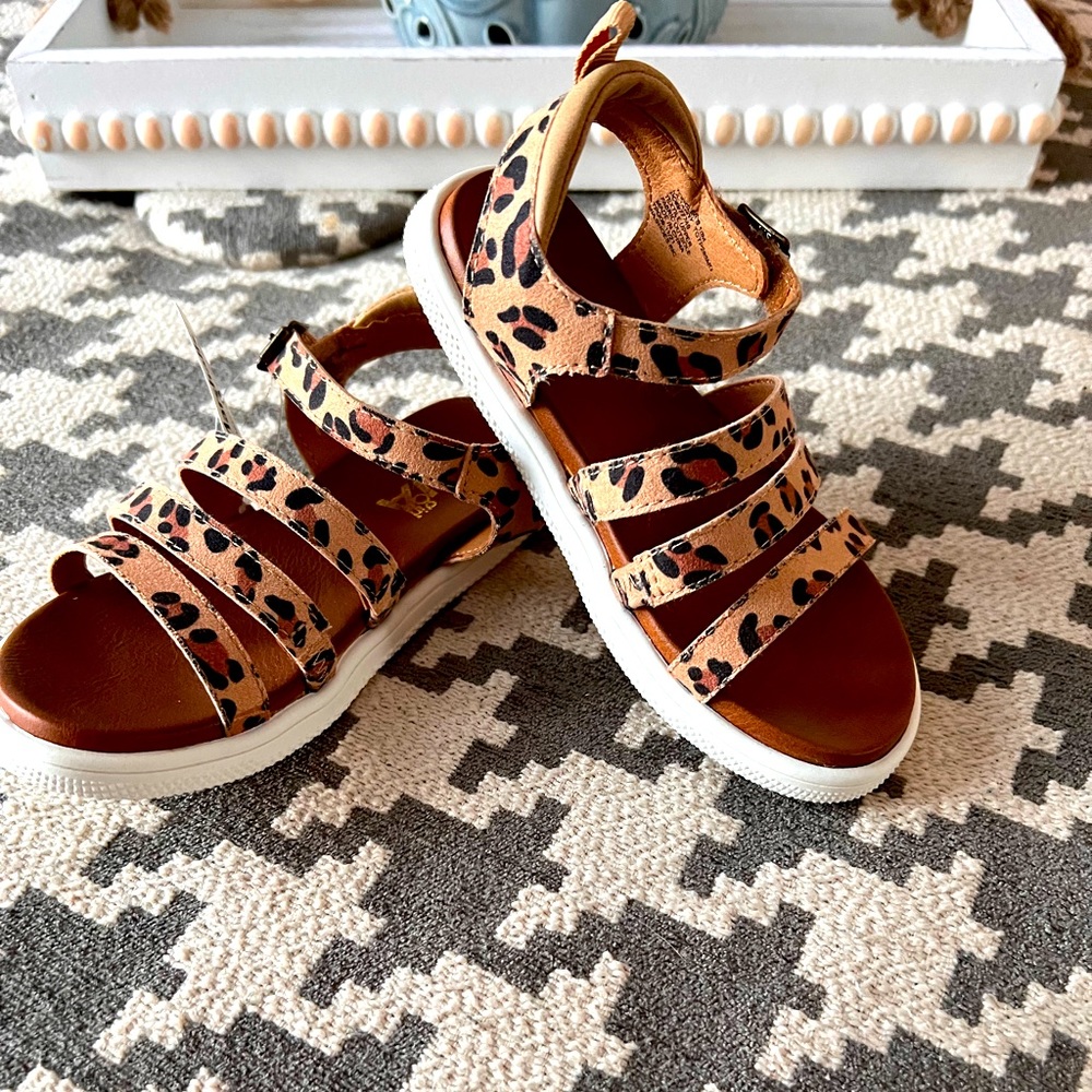 Toddler leopard sandals